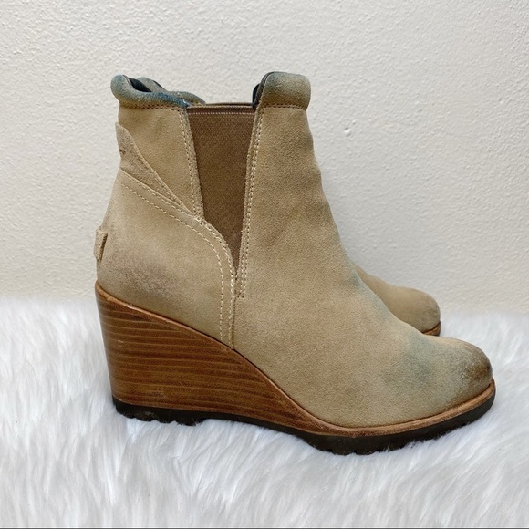 Sorel Beach After Hours Chelsea Wedge Booties - Picture 2 of 11